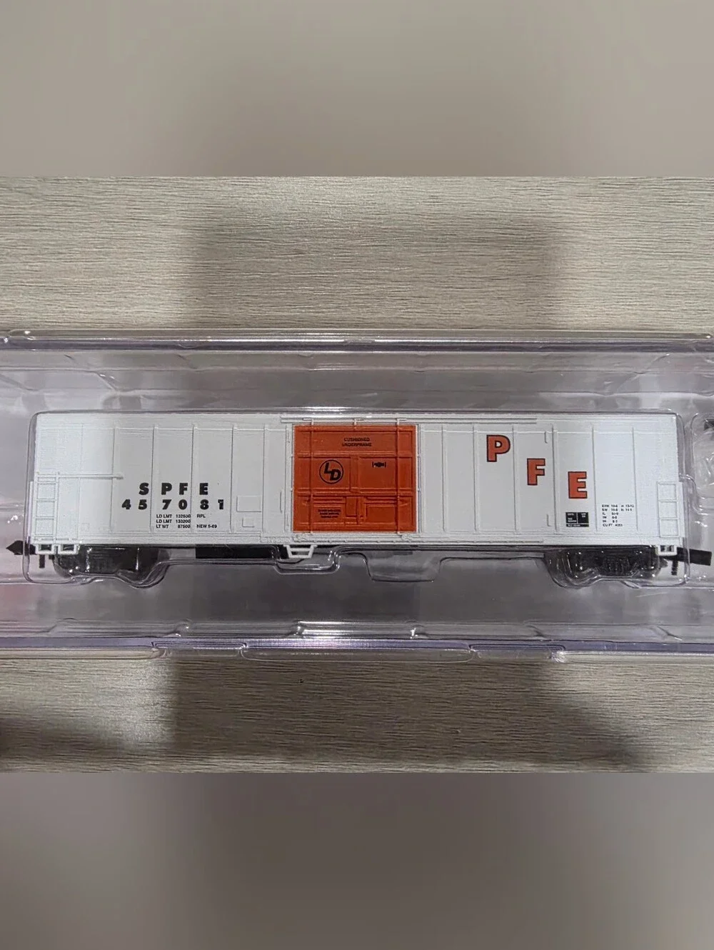 Rounhouse N Scale RTR SPFE 57' White Body Mechanical Reefer